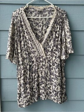 Floral V-Neck Flutter Sleeve Women's Top - Cream and Black